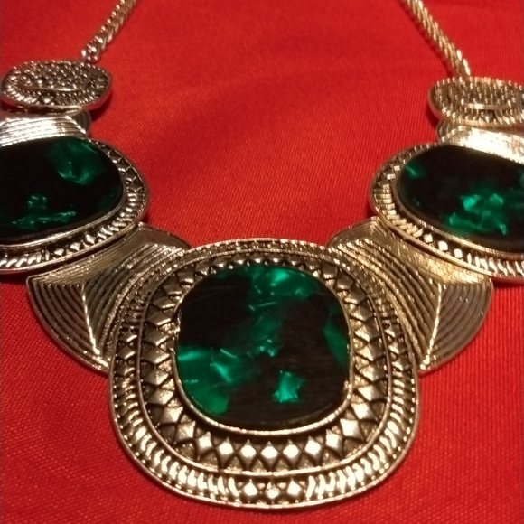 Fashion Metal Geometric Plate Short Necklace and Earrings Set- NEW - Picture 6 of 7